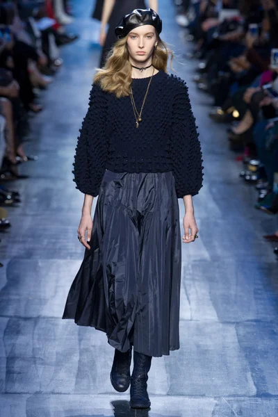 Look 18